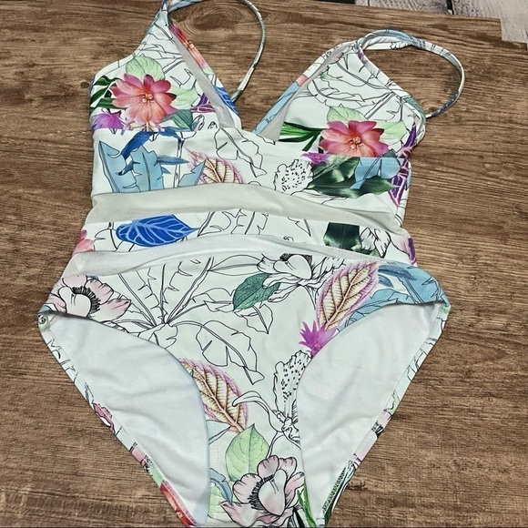 Coastal Waves One Piece Mesh Swim Suit Size Small - Picture 3 of 3